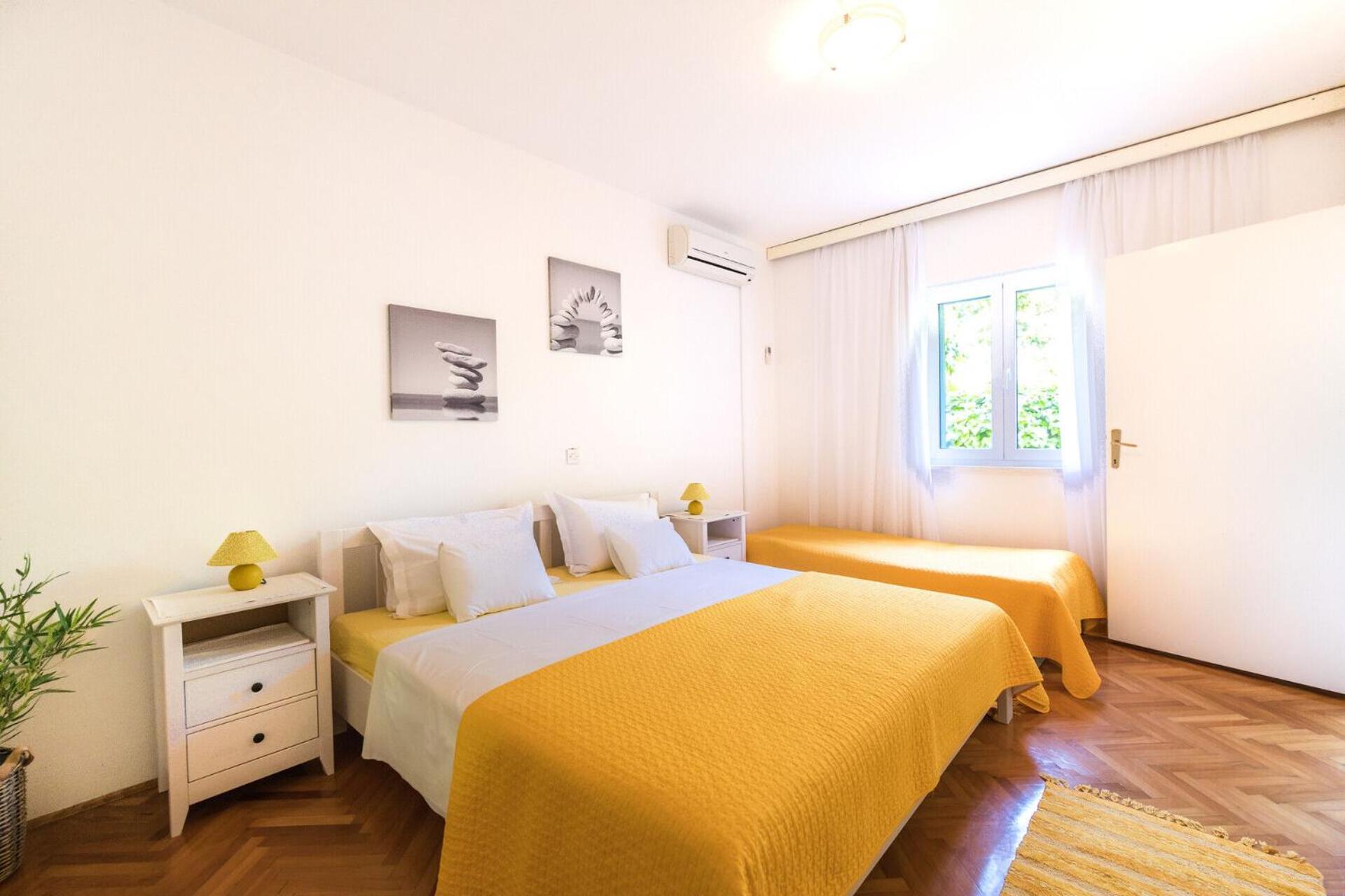 Apartments Seric Vrboska Exterior photo