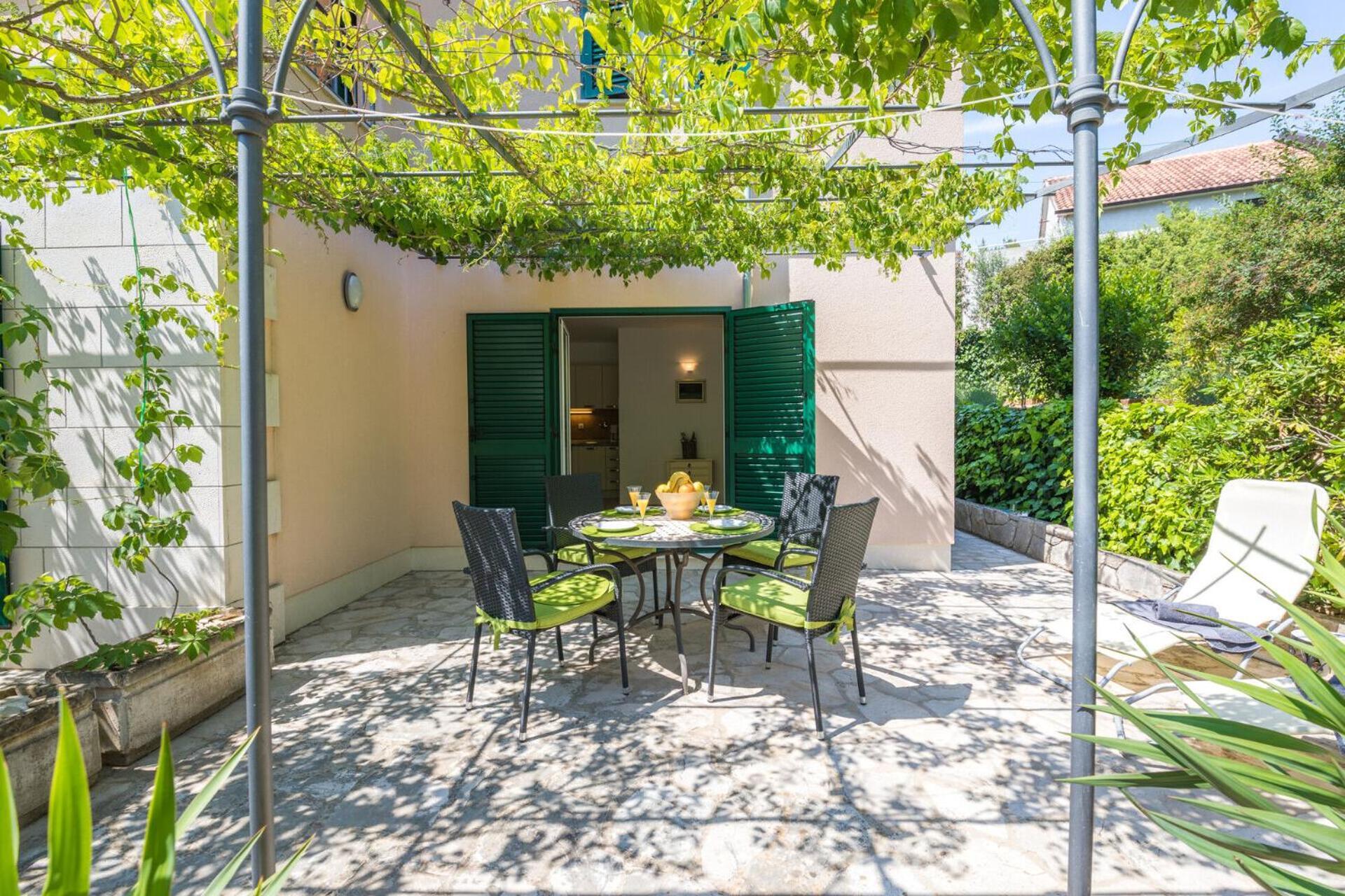 Apartments Seric Vrboska Exterior photo