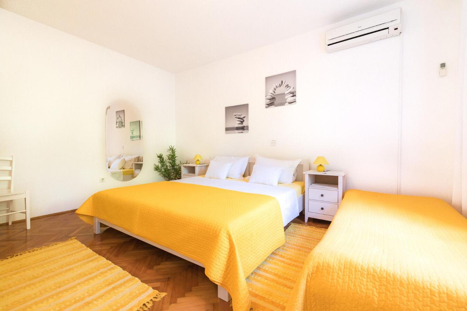 Apartments Seric Vrboska Exterior photo